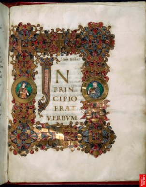 11ème siècle ; le cadre entoure la lettre comme véritable initiale, la lettre qui engendre le sens sacré ; dorures, entrelacs, rinceaux....le 11ème siècle est un siècle d'homogénéisation des pratiques et de grande circulation des textes et styles.
