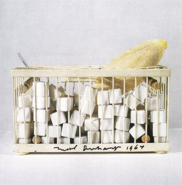 Why not sneeze ? Un éternuement des bocs de marbre disperserait les fragments au delà de la cage...