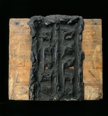 cette première ébauche de la Porte de l'enfer relève du même getse que la figure de Balzac ; de la partie au tout Rodin opère semble t-il selon un même élan intuitif de la pression, de la manipulation.